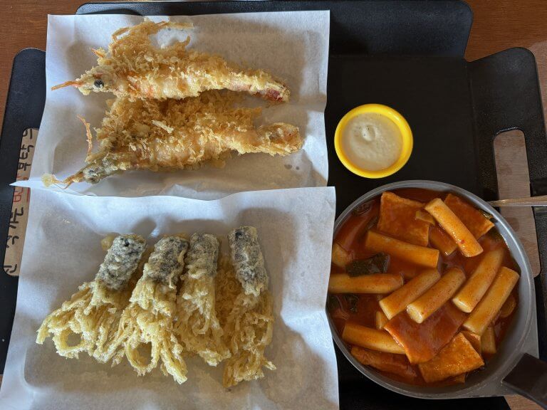 제주 한림 떡볶이 맛집 명랑스낵 대표 메뉴 떡볶이와 왕새우튀김 세트
