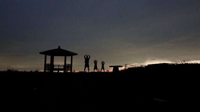 제주도 야간 산책 명소 추천 – 신창풍차해안도로에서 즐기는 제주 밤바다